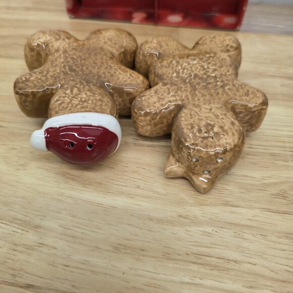 St. Nicholas Square Holiday Gingerbread Man Set Salt And Pepper Shakers Xmas - Picture 3 of 9